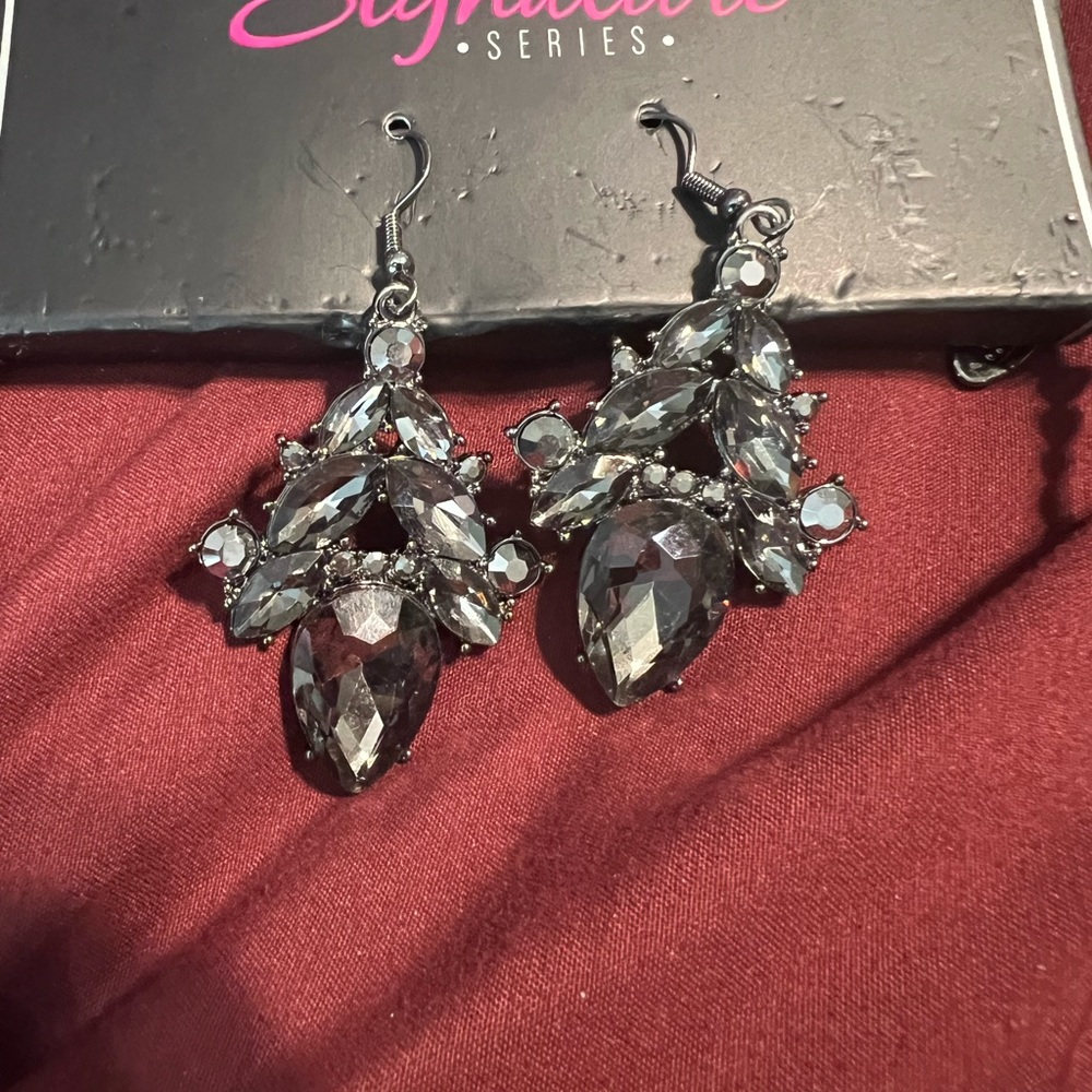 Paparazzi Zi collection necklace and earrings in gunmetal finish - NWT - Picture 2 of 3